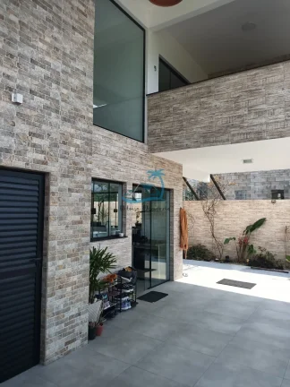 Imagem Casa de alto padrão a venda com 4 dormitórios, 360m² de área construída - Jardim Carolina em Ubatuba.
