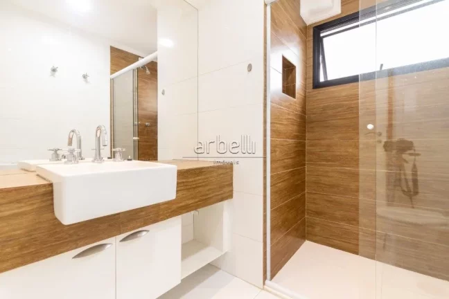 Imagem Apartamento com 147m², 3 dormitórios sendo 1 suíte, 4 banheiros, 1 lavabo, living, salas de estar...