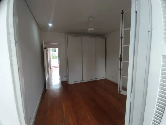 Imagem Casa Jardim Europa - 126M², 2 Dorms, 1 Vaga, Varanda, Armários.