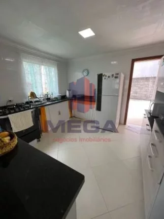 Imagem Casa Triplex com 04 quartos em condomínio fechado - Bairro Interlagos. OPORTUNIDADE!