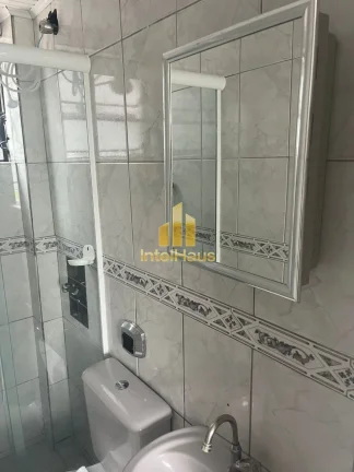 Imagem Apartamento com 2 dormitórios, sala para dois ambientes, cozinha com armários e cooktop, 1 banheir...