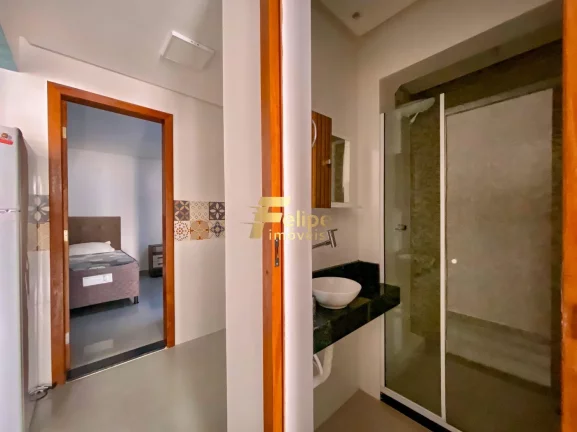 Imagem UM LINDO APARTAMENTO COM PRÉDIO NA FRENTE DA PRAIA.