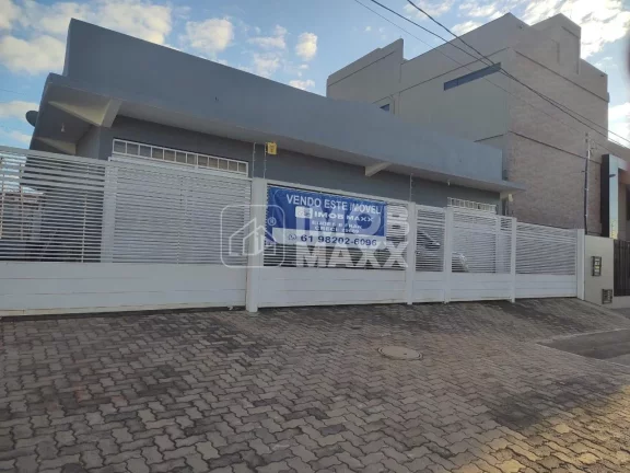 Imagem Prédio inteiro com 02 lojas em Samambaia Sul por R$ 850k