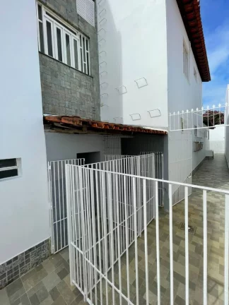 Imagem Espaçosa Casa à Venda no Bairro Coroa do Meio