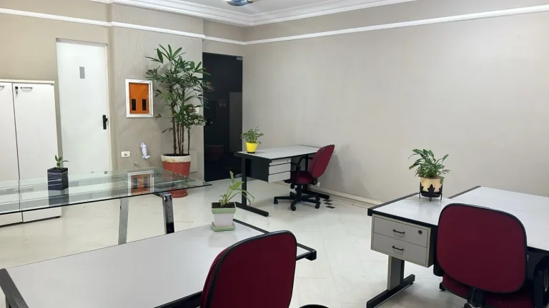 Imagem Sala/Conjunto Comercial - Saúde, 32M². São 3 Salas, Pode Comprar 1, 2, ou as 3. Tem duas que estão lado a lado e se quiser pode juntar, Portaria 24h.