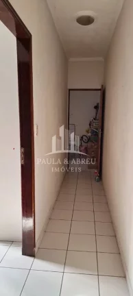 Imagem Casa Térrea 125m², 3 Dormitórios, 1 Banheiro, 1 Lavabo, 2 Vagas, Churrasqueira, Cômodo de depósito na Vila Bela Vista, Santo André