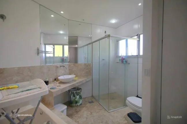 Imagem Imagine viver em um lugar onde o espaço não é um luxo, mas o padrão. Este impressionante apartam...