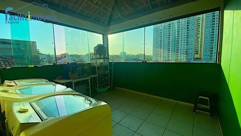 Imagem Excelente Sobrado com 4 quartos, 3 banheiros e 2 vagas cobertas
