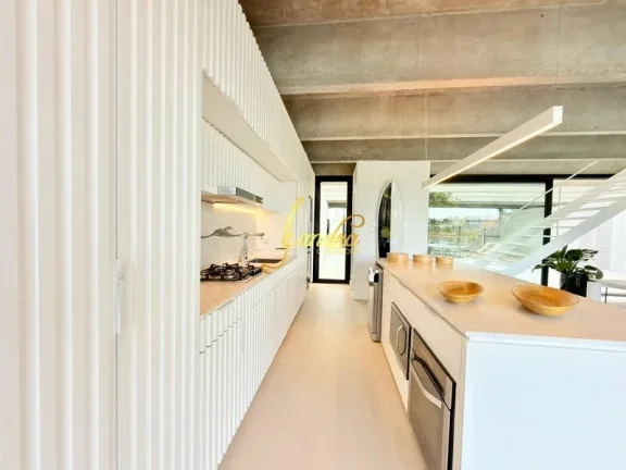 Imagem Casa contemporânea no condomínio Sense beira lago