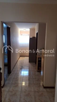 Imagem O imóvel possui 300 m² de terreno e 308 m² de área construída, com 3 dormitórios, sendo uma su...