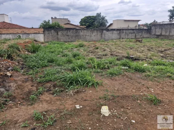 Imagem Lote para Venda em Aparecida de Goiânia, Residencial Village Garavelo