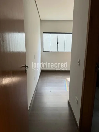 Imagem Casa Térrea Moderna no Condomínio Morada das Flores em Cambé com 3 Dormitórios, Suíte, Segurança 24h e Ótima Localização