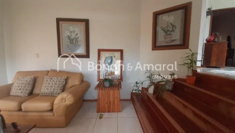 Imagem Localizada no charmoso condomínio Mirante do Lenheiro, esta ampla e aconchegante casa oferece o equ...