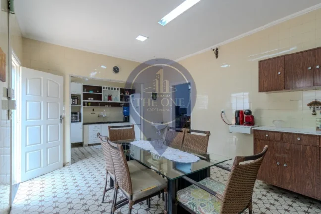 Imagem Luxuosa casa à venda no Bosque da Saúde, São Paulo-SP: 4 quartos, 2 salas, 2 banheiros, 3 vagas de garagem, 767,00 m² de área.