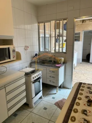 Imagem Casa térrea com edícula e área gourmet, implantada em terreno de 150m², com 200m² de área cons...