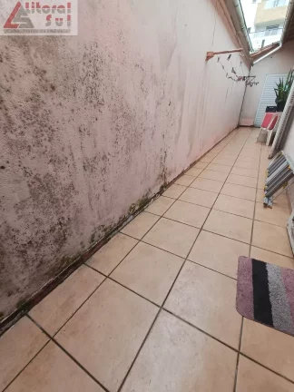 Imagem Imperdível! Casa à venda em Praia Grande-SP, bairro Tupi. 2 quartos, 1 sala, 2 banheiros, 1 vaga de garagem. Agende sua visita!