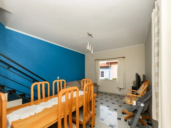 Imagem Casa Residencial - 131M², 3 Dorms, 1 Suíte, 2 Vagas Determinadas, Mobiliado, Academia, Churrasqueira.
