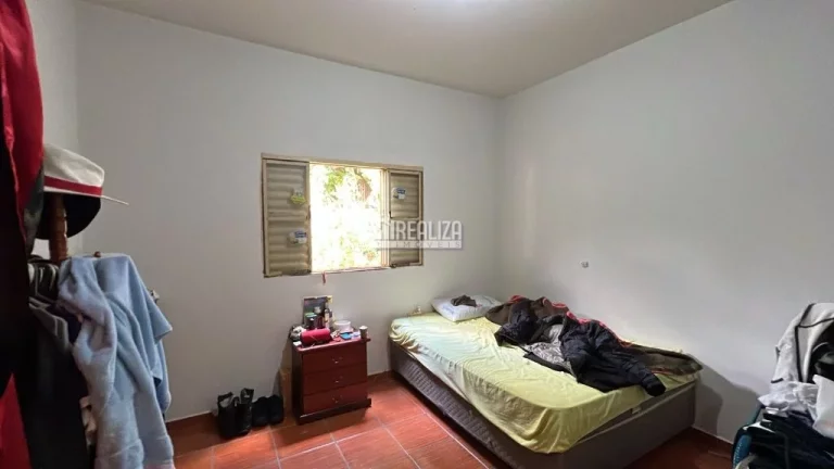 Imagem Espaçosa casa à venda no bairro Fabrício, Uberaba - 6 dormitórios e amplo quintal!