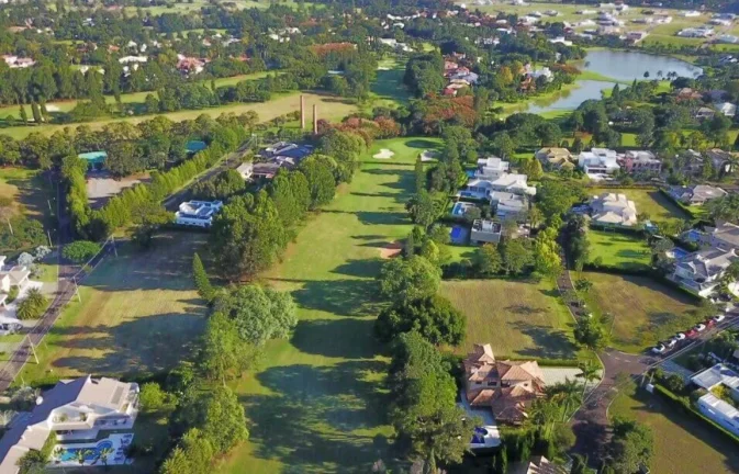 Imagem Mansão Exclusiva em Condomínio com Campo de Golfe e Valor Histórico Único