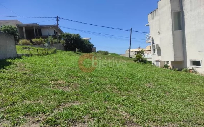 Imagem Terreno à venda com 300 m² no Condomínio dos Pássaros em Cabo Frio/RJ
