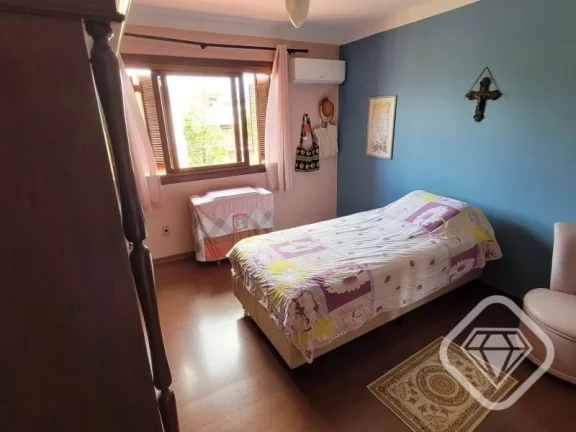 Imagem Casa tradicional, sólida e cheia de história - perfeita para morar!

A Brilhante Imóveis apresent...