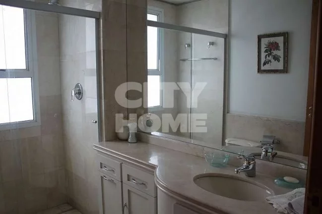 Imagem Excelente apto com 367 m² de área útil no melhor do Panamby. Living enorme, com lareira e varanda...