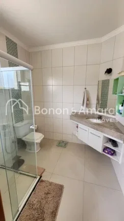Imagem Lindo sobrado com 3 suites, sendo uma Master, escritório, piscina aquecida, área Gourmet, living c...