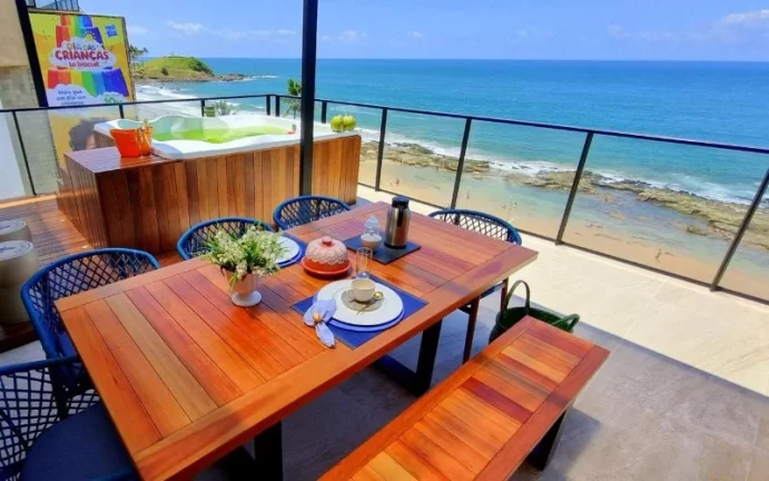 Imagem A 5ª Avenida Imóveis selecionou este charmoso apartamento revertido para 2/4 c/ Terraço, jacuzzi vista deslumbrante para o mar da Barra e do Carnaval: