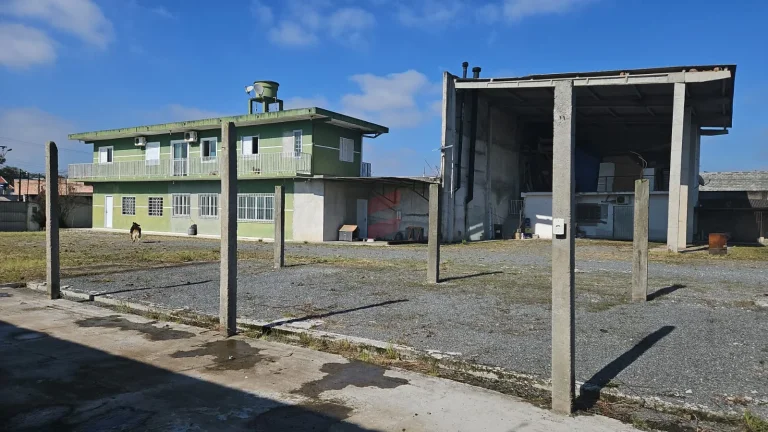 BARRACÃO/GALPÃO à venda com 2400m² por R$ 3.150.000,00 no bairro Weissópolis - PINHAIS / PR