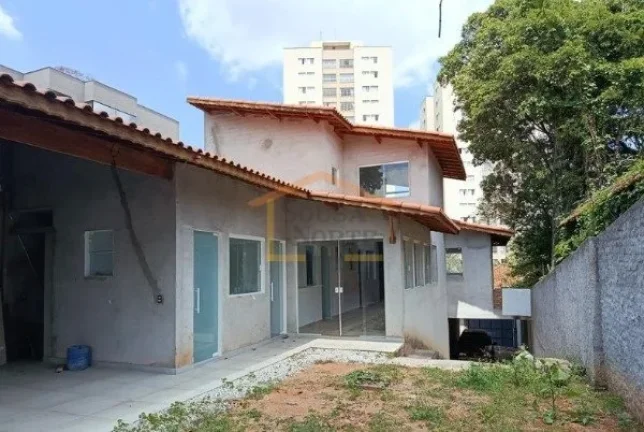Imagem Sobrado com 133 m² de área construída em terreno de 500 m², composto por 3 dormitórios, sendo 3...