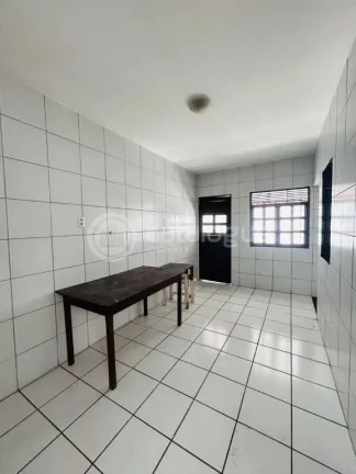 Imagem Excelente Casa em Lagoa Nova - Localização Estratégica e Amplo Espaço!