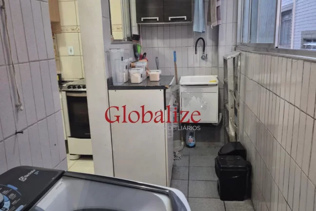 Imagem Apartamento com 2 Dormitórios e vaga demarcada à venda no Gonzaga por R$380.000,00.