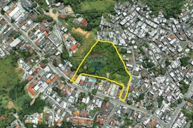 Imagem Terreno com 12.000 m² à venda em Vila Valqueire