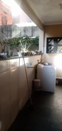 Imagem Casa à venda localizada na Rua Trinta e Três, com 220m² de área total. Possui 3 quartos, sendo 1...