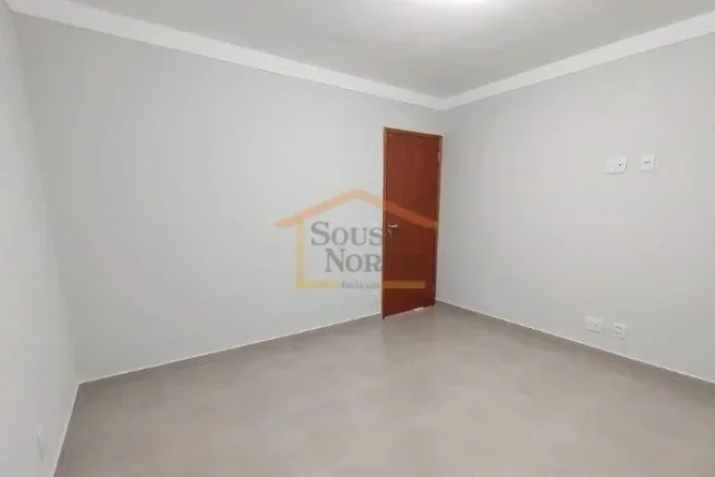 Imagem Casa em condomínio residencial, no 1º andar, sem quintal, composta por 2 dormitórios, ambos com s...