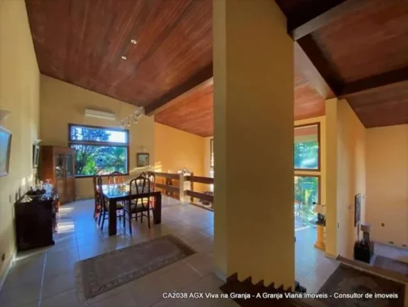 Imagem Chác. Vale do Rio Cotia - 2.650 m² de terreno! 4d(2sts). Linda c/ lareira, adega, piscina e gourmet. Ótima edícula!