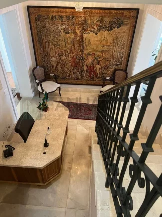 Imagem Venha conhecer esta magnífica casa disponível para aluguel, localizada no desejado bairro Jardim América, em São Paulo. Com uma área total de 1215m² e