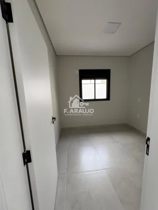Imagem Casa em Condomínio à Venda Sorocaba-SP, 3 Quartos, 2 Vagas de Garagem, 100m².