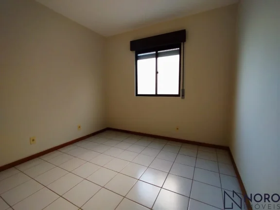 Imagem Apartamento 02 dormitórios living com sacada e garagem Bairro Fátima Santa Maria