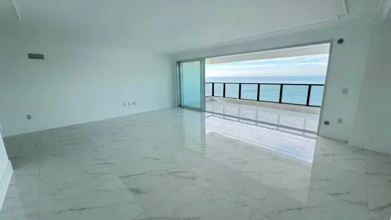 Imagem Apartamento com 4 suítes sendo 1 master e 3 vagas de garagem em Meia Praia - Itapema/SC