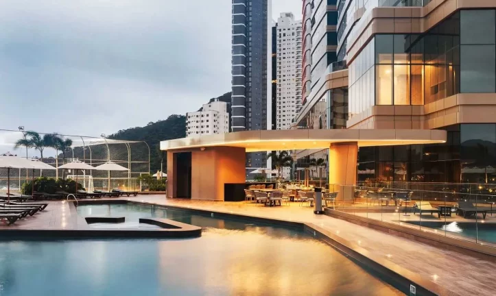 Imagem Cobertura Duplex com 7 suítes e 4 vagas de garagem em Balneário Camboriú SC
