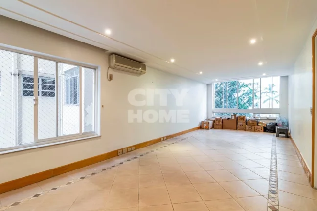 Imagem Apartamento reformado e cheio de charme no miolo do Paraíso. Possui 188m² distribuídos em 03 dorm...