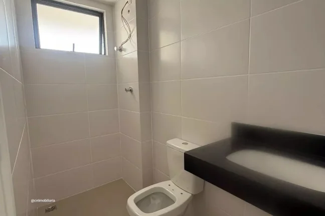 Imagem Este espaçoso apartamento está localizado na vibrante cidade de Belo Horizonte. Com quatro quartos...