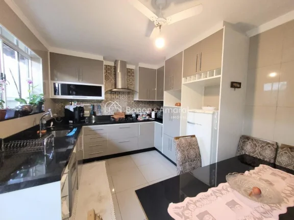 Imagem Casa térrea em Condomínio na cidade de Valinhos/SP, Com 3 dormitórios - sendo 1 suíte, armários...