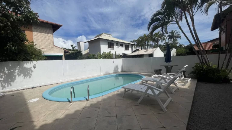 Imagem Casa com 4 Dormitórios para Temporada em Jurerê Internacional – Próxima ao