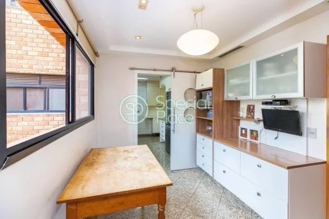 Imagem Prédio cobiçado em Moema Pássaros 220 metros 4 dormitórios 3 suítes copa e cozinha quarto e ban...