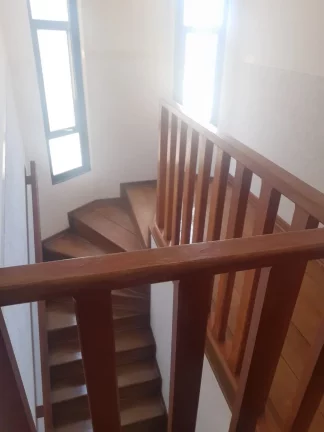 Imagem EXCELENTE LOCALIZAÇÃO. SOBRADO NO CENTRO DE FRANCA. RICO EM ARMÁRIOS .GARAGEM 4 CARROS.