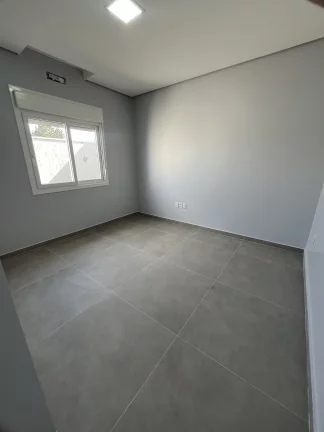 Imagem Casa de 3 quartos sendo um suine no Bosque dos Ipes