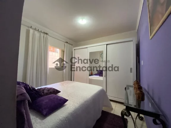 Imagem Casa com entrada paisagistica e area de lazer completa.