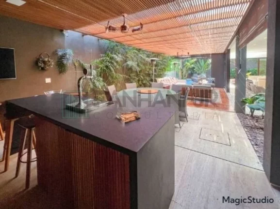 Imagem Casa dos sonhos no coração do Jardim América! Com uma área de 772m², esta casa totalmente reformada e mobiliada oferece conforto, luxo e modernidade